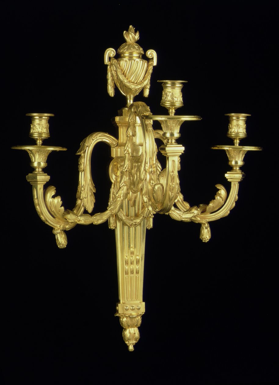 En av et par Louis XVI tre-grenede vegglamper, ca. 1775 (ormolu) av French School
