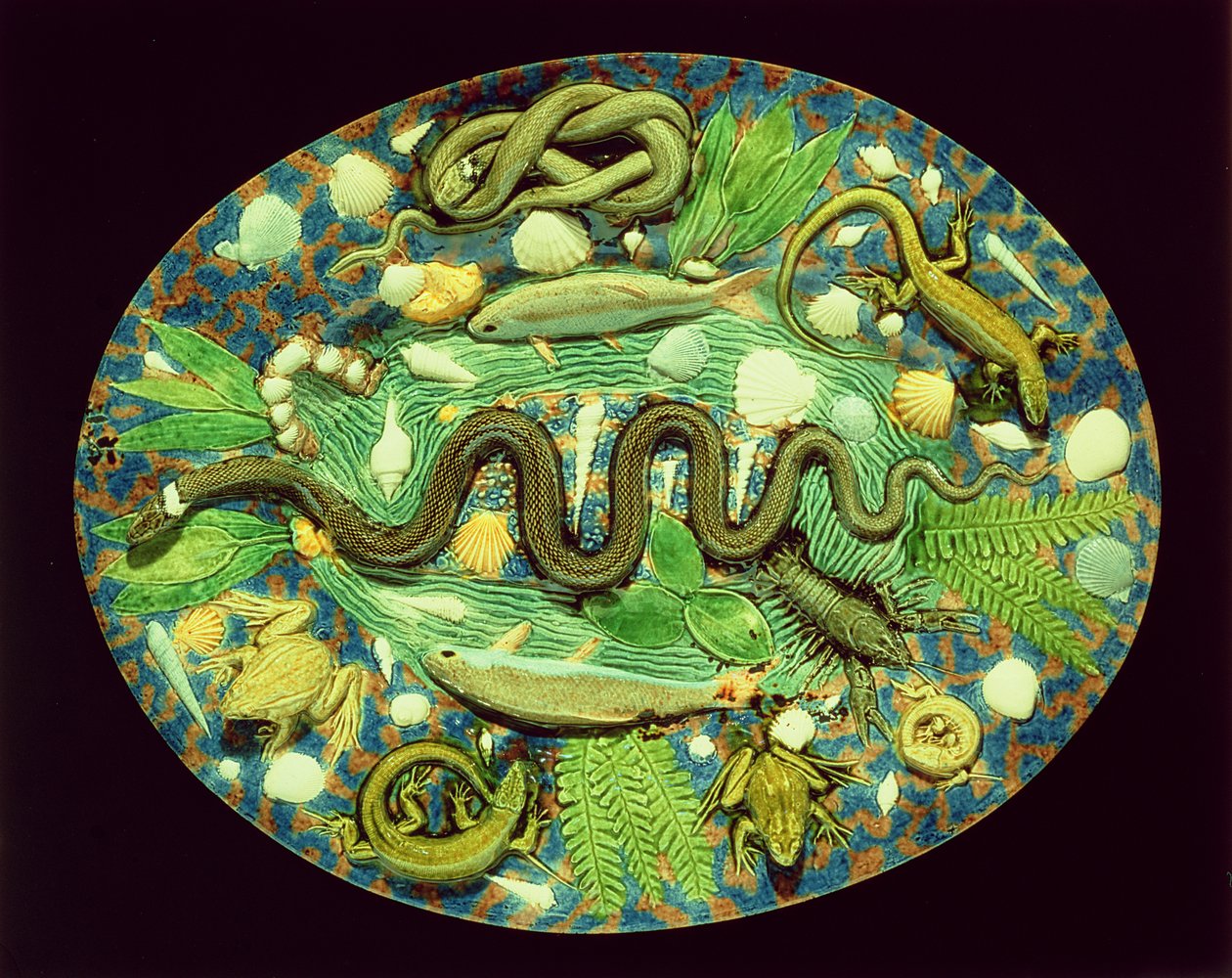 Oval tallerken med fisk og reptiler, reproduksjon av Bernard Palissy ware (keramikk) av French School