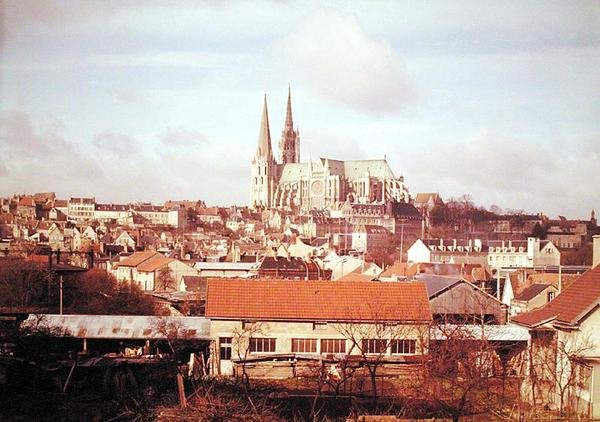 Panoramautsikt over byen med katedralen av French School