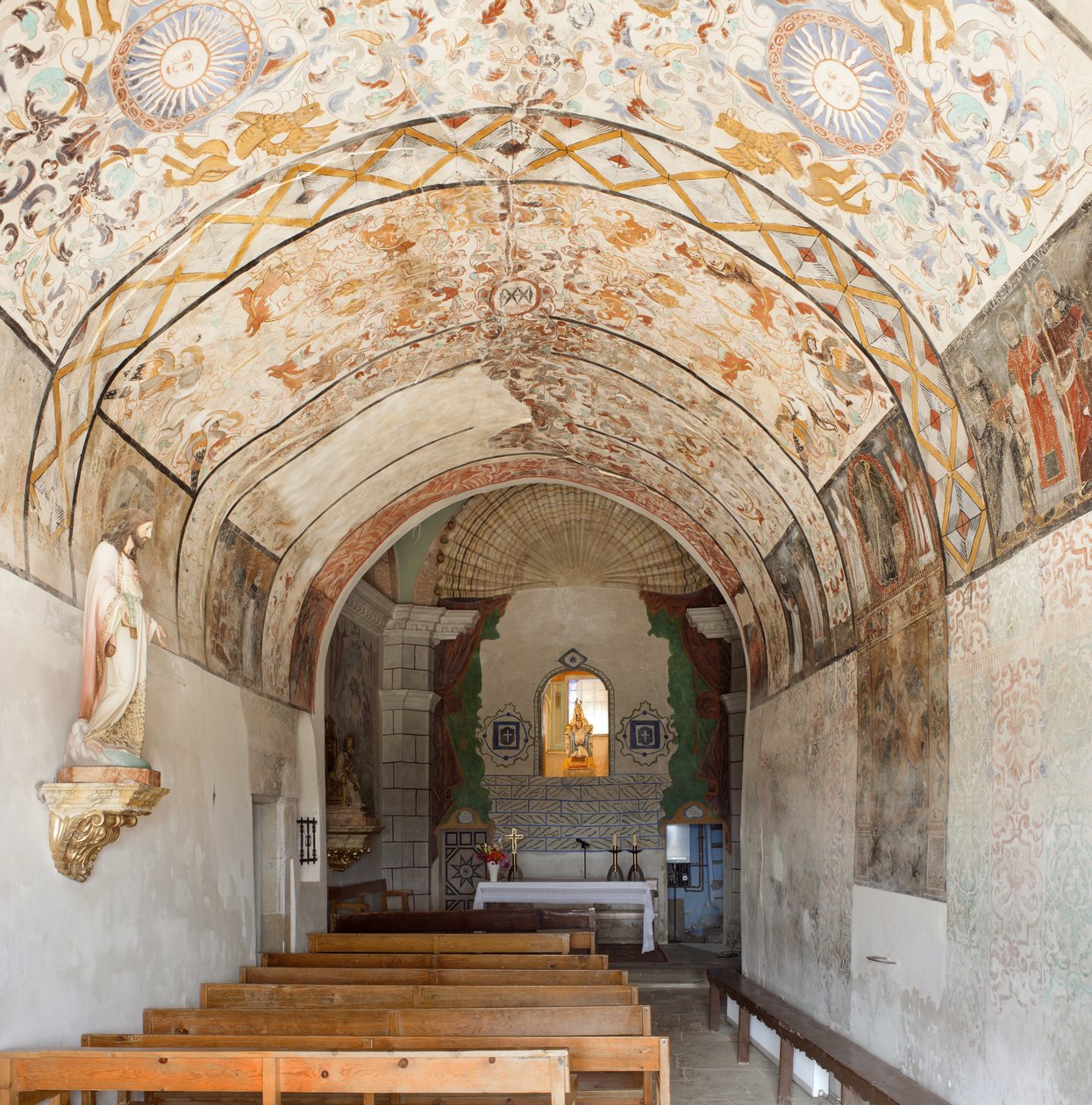 Sognekirke (Vår Frue av Solers kirke). Interiør. Skibet. Veggmalerier. av French School