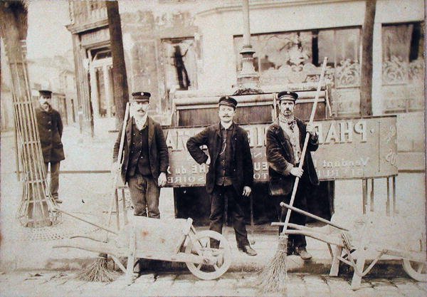 Parisiske støvmenn, ca. 1900 (sepia-bilde) av French School