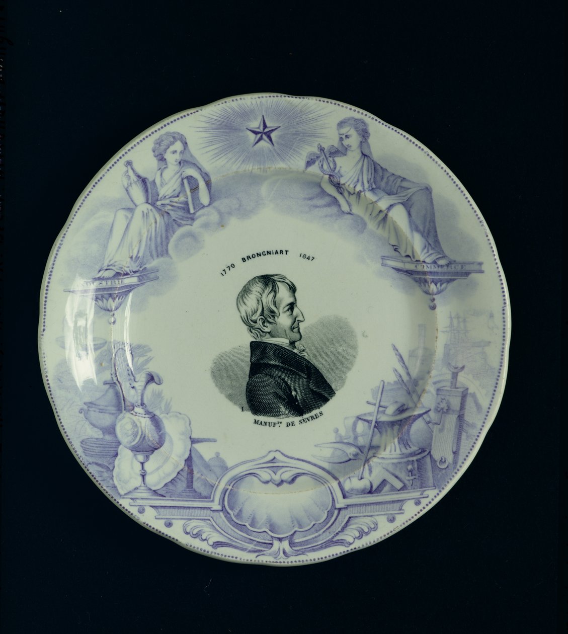 Tallerken med et portrett av Alexandre Brongniart (1770-1847) (keramikk) av French School