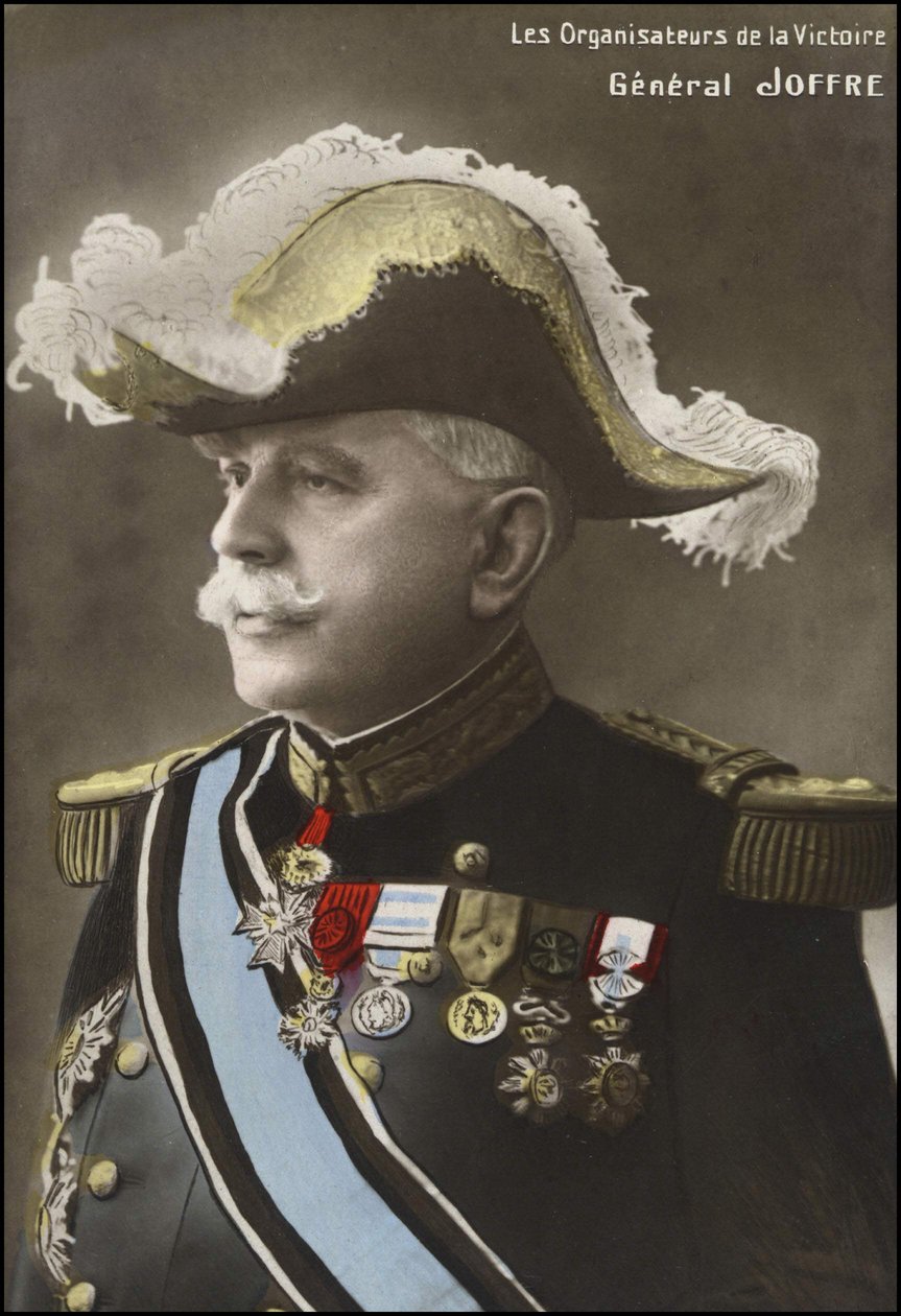 Portrett av general Joseph Joffre (1852 - 1931). av French School