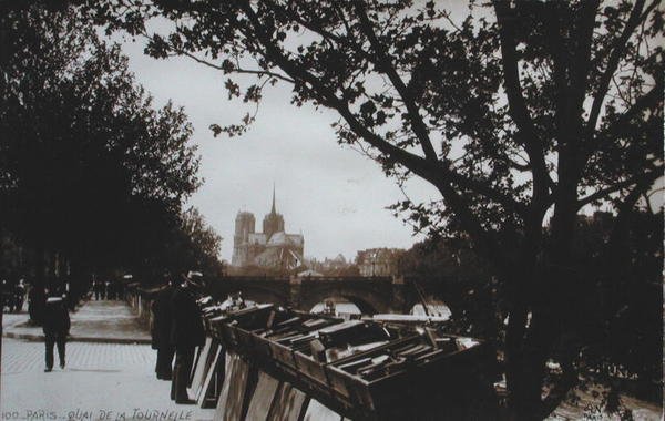 Postkort som viser Bouquinistes langs Quai de la Tournelle, Paris, ca. 1930-40 av French School