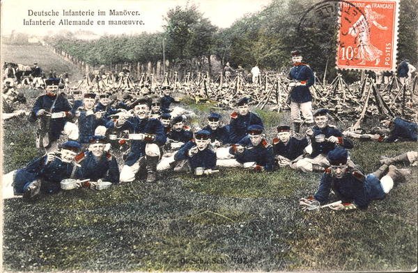 Postkort som viser det tyske infanteriet på manøvrer (farget bilde) av French School