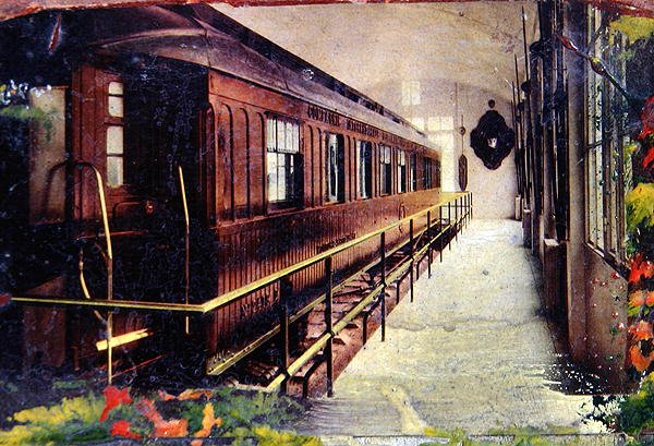 Postkort som viser jernbanevognen der undertegningen av våpenhvilen fant sted ved Rethondes i Compiegne-skogen 11. november 1918 kl. 05.00. av French School