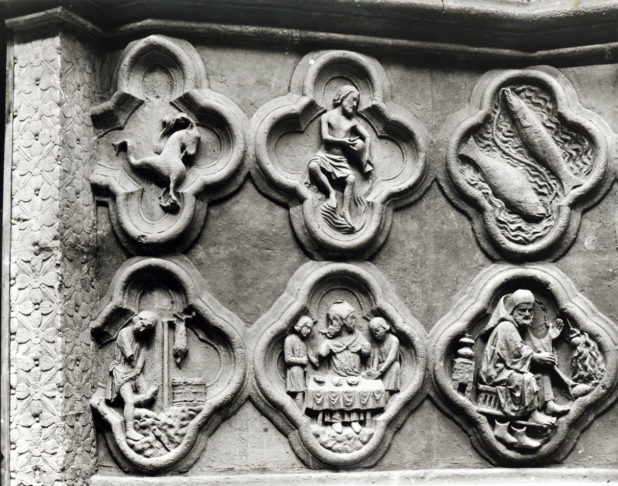 Quatrefoils med stjernetegnene og årets arbeid, fra katedralen Notre-Dame i Amiens (gipsstøpt av stein) av French School