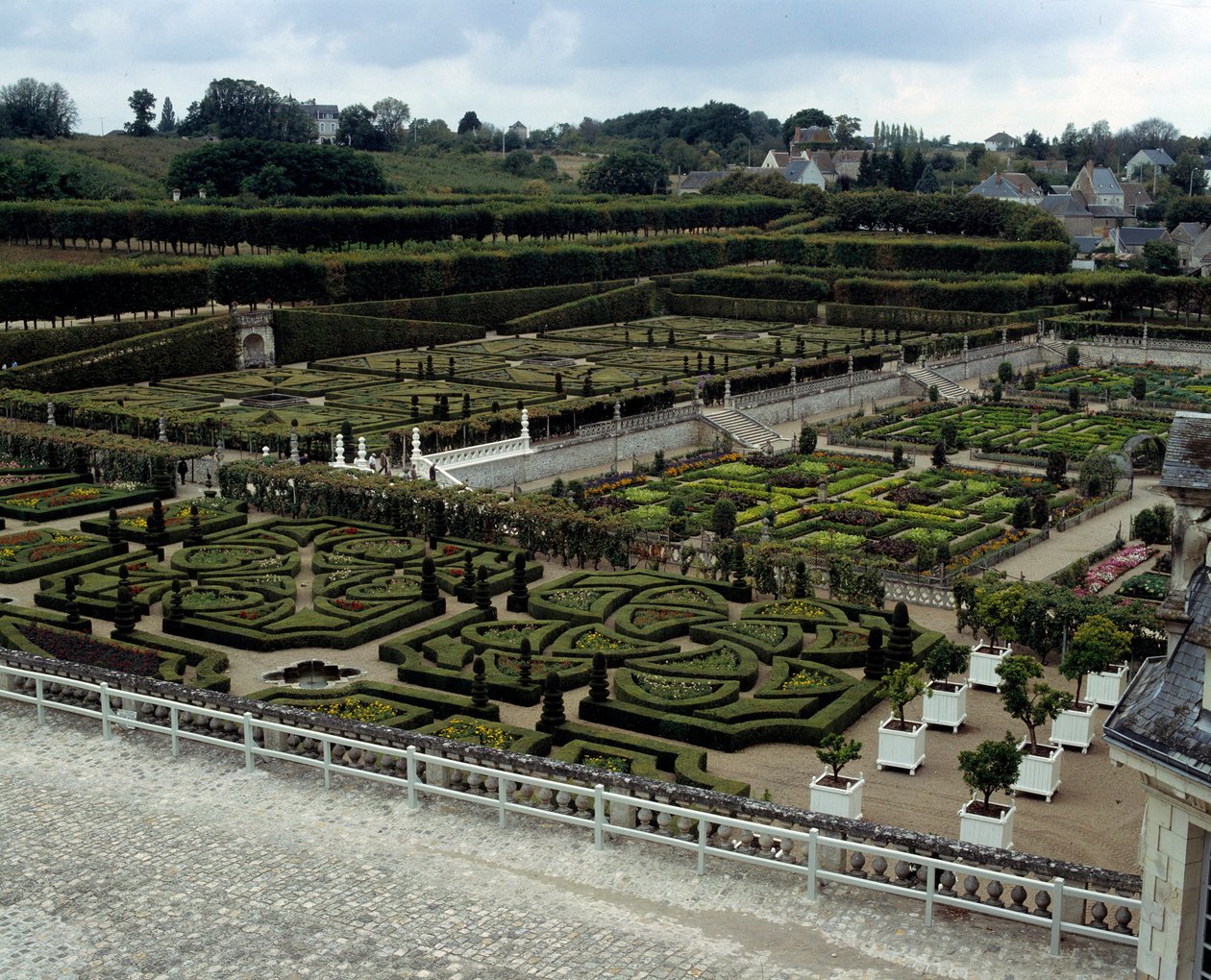 Renessansearkitektur: utsikt over hagene til Chateau de Villandry bygget på begynnelsen av 1500-tallet, det er et av slottene i Loire. Villandry, Indre et Loire av French School