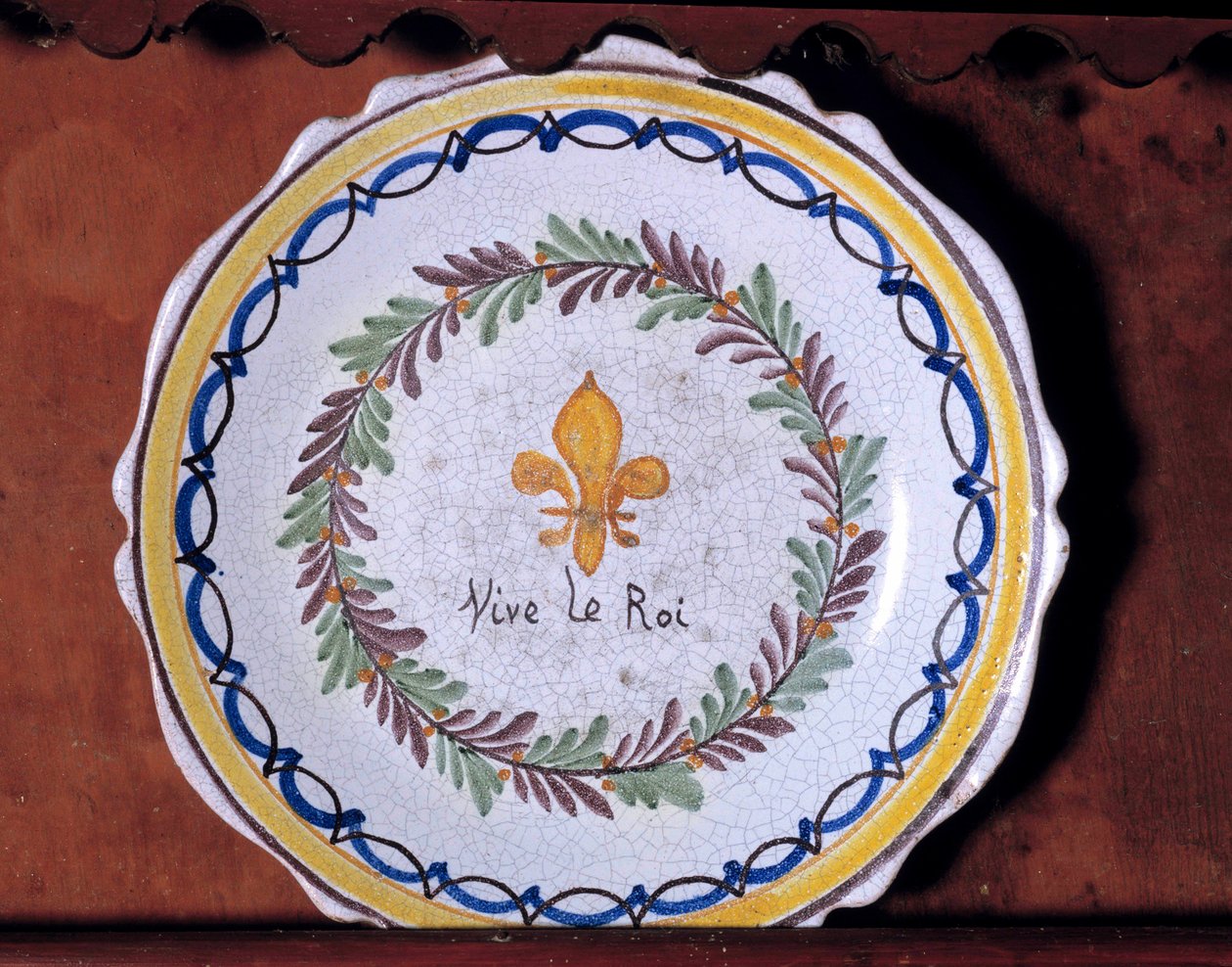 Revolusjonær plate med monarkistisk motiv (lilje) og inskripsjonen "Lenge leve kongen" 1790 Nevers. Frederic Blandin-museet av French School
