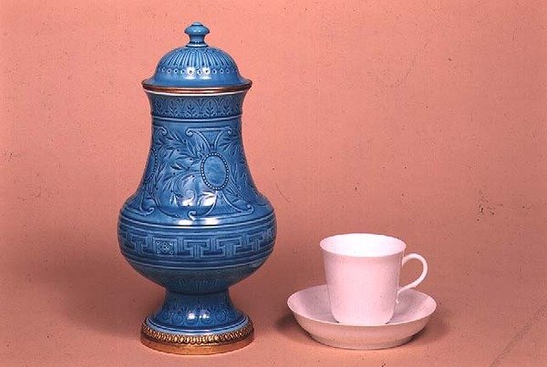 Sevres vase av French School