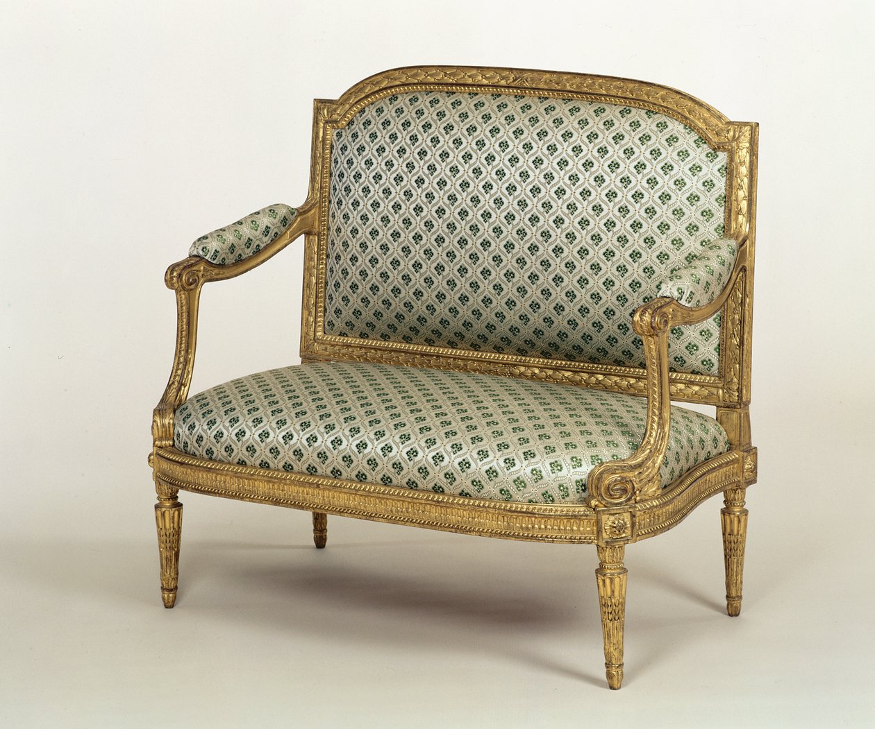 Liten Louis XVI sofa, stemplet av J.P.Boulard, ca. 1775 (utskåret forgylt tre med møbeltrekk) av French School