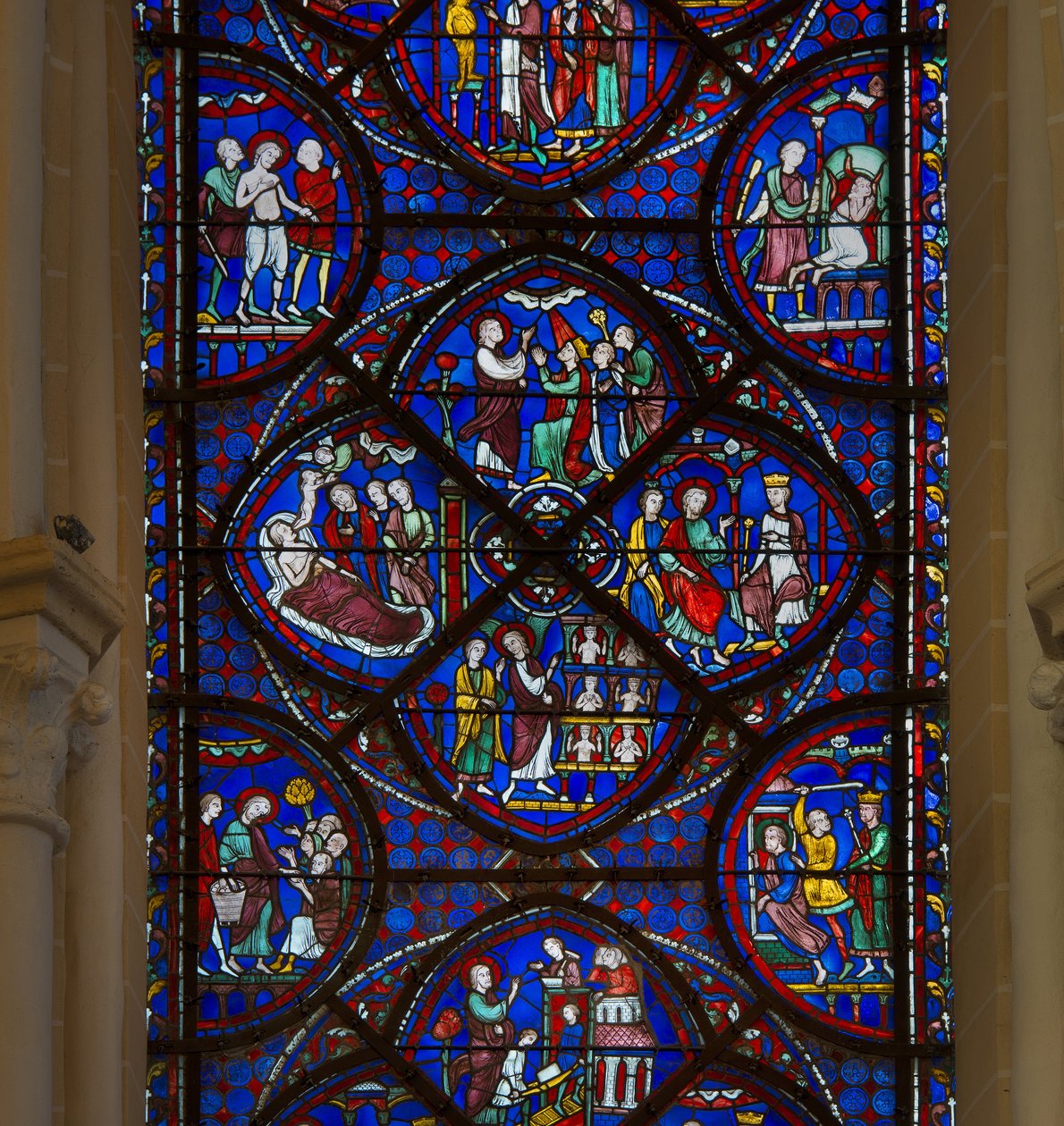 Glassmalerier av katedralen i chartres: detalj av livet til Saint Thomas av French School