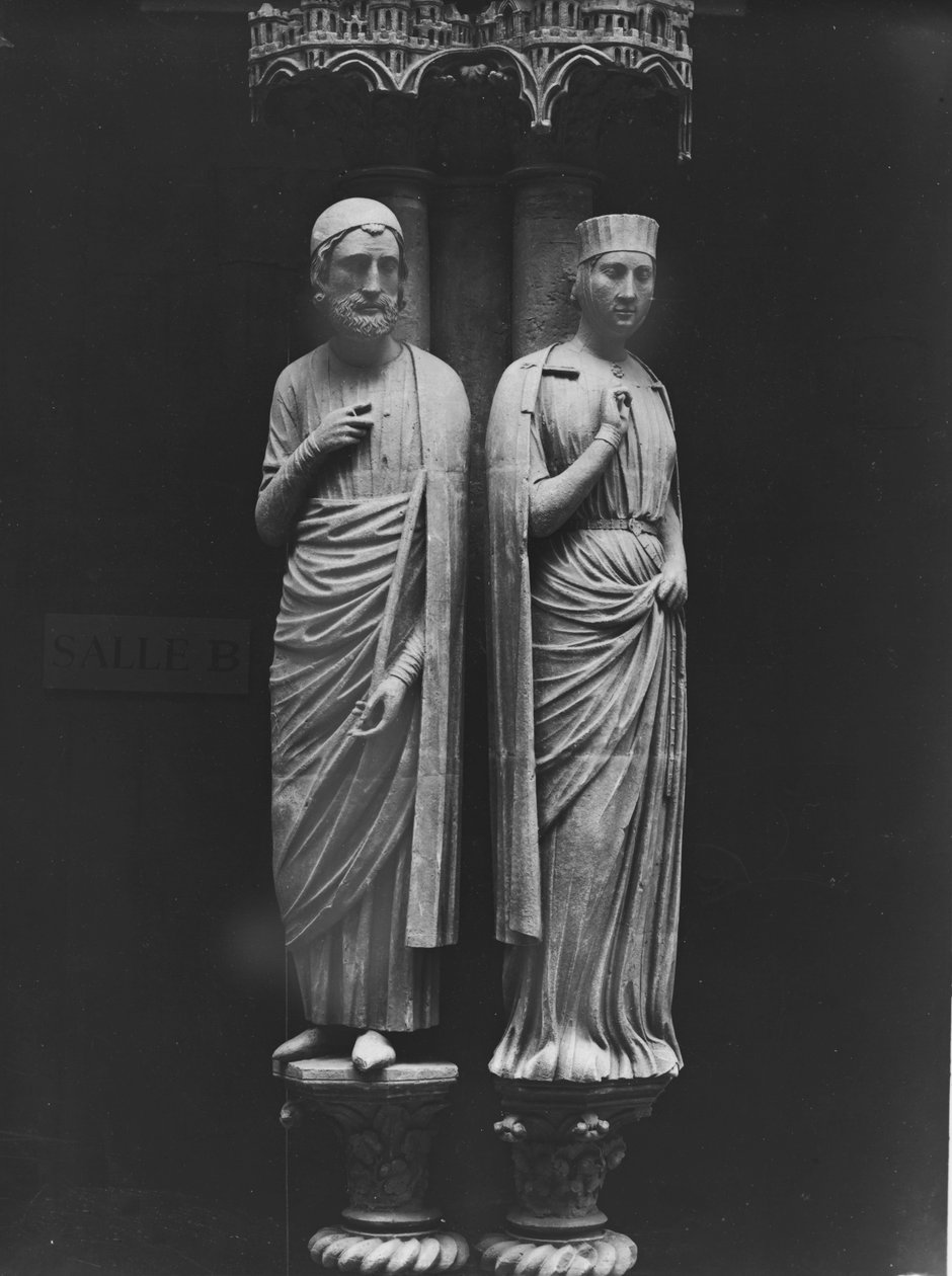 Statuer av Philippe Hurepel (1200-34) Comte de Clermont og hans kone Mahaut (d.1260) Comtesse de Boulogne et de Dammartin, jambfigurer fra Nordportalen, ca. 1230 av French School