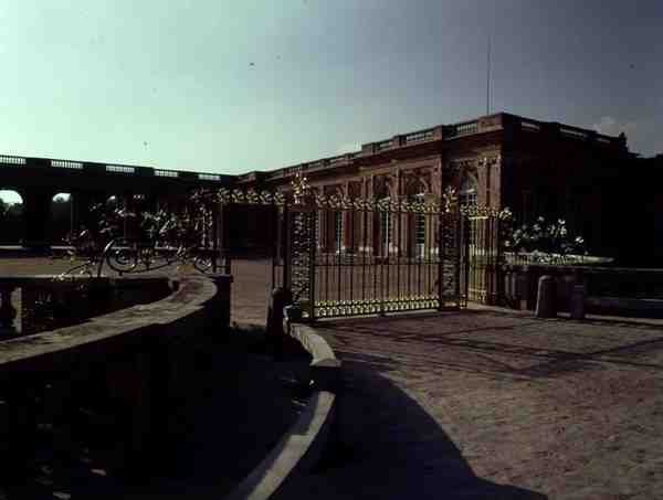 Frontinngangen til Grand Trianon, ca. 1725 (bilde) av French School