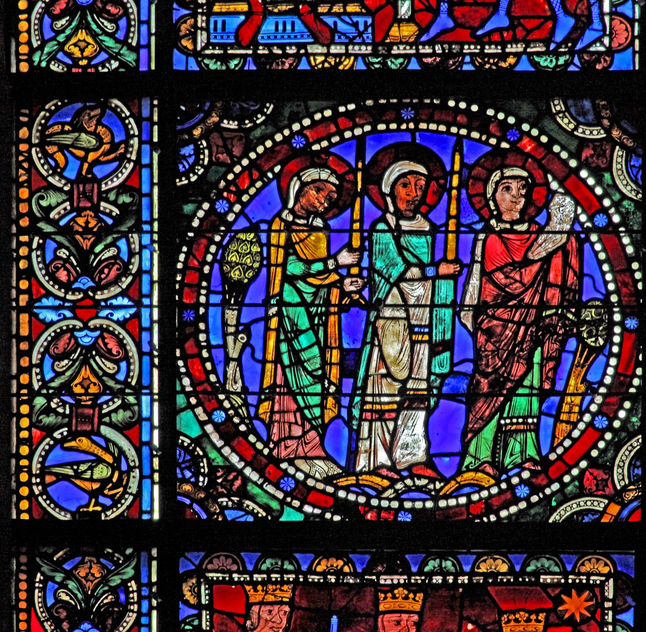 The Life of Christ-vinduet: Tre helgener som deltar på presentasjonen i tempelet (med neste panel) (w50) av French School
