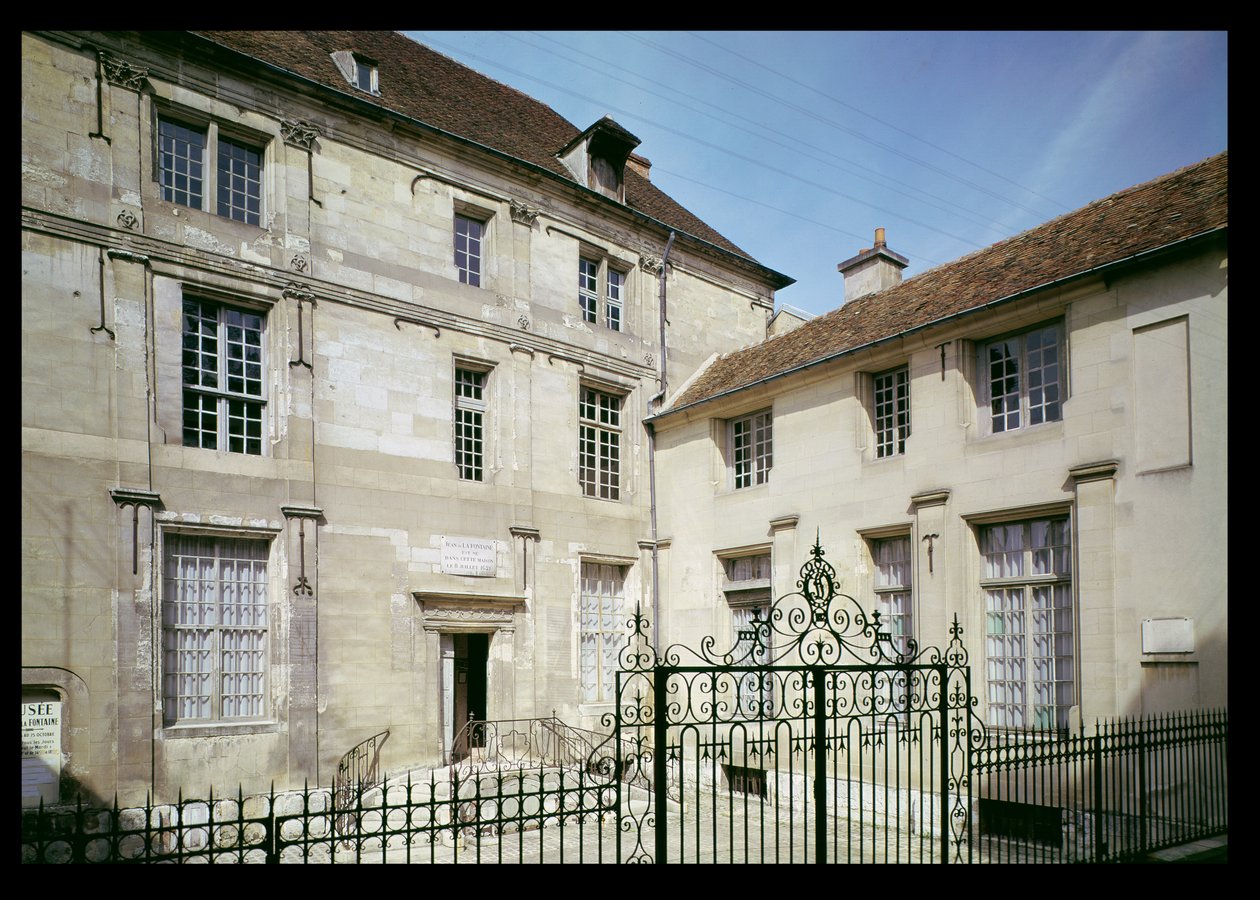 Fødestedet til Jean de la Fontaine (1621-95) bygget i 1559 av French School