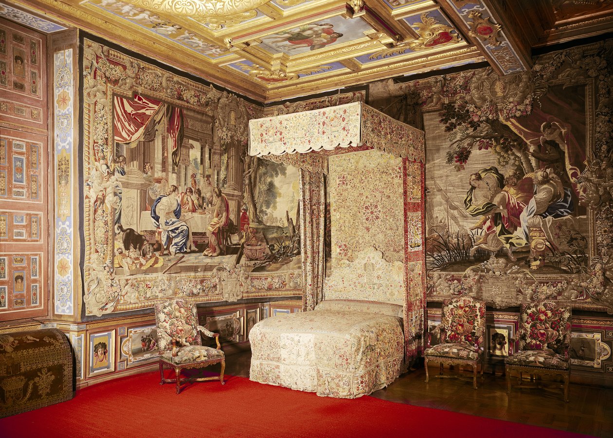 Kongens sengekammer med Gobelins gobeliner etter Simon Vouet (1590-1649) av French School