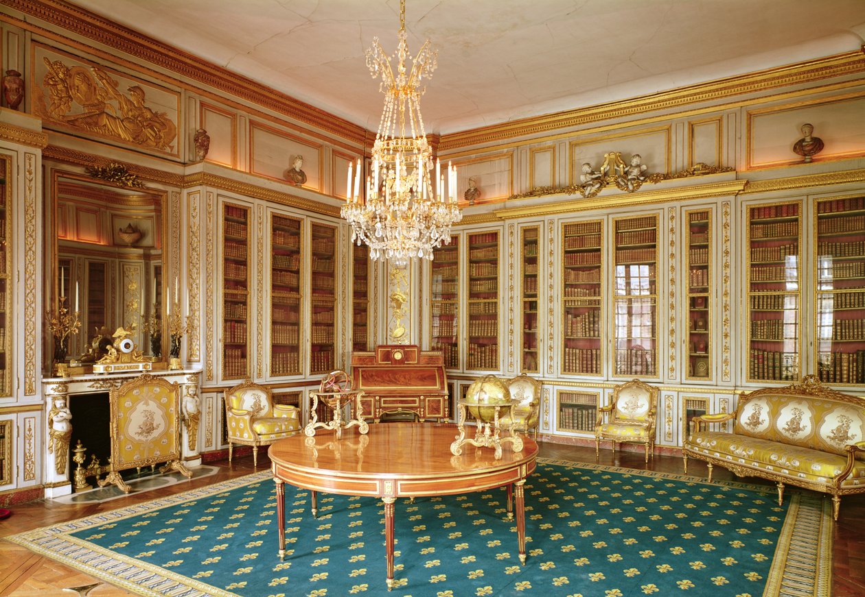 Biblioteket til Louis XVI (1754-93) dekorert i 1781 av Rousseau under ledelse av Gabriel av French School