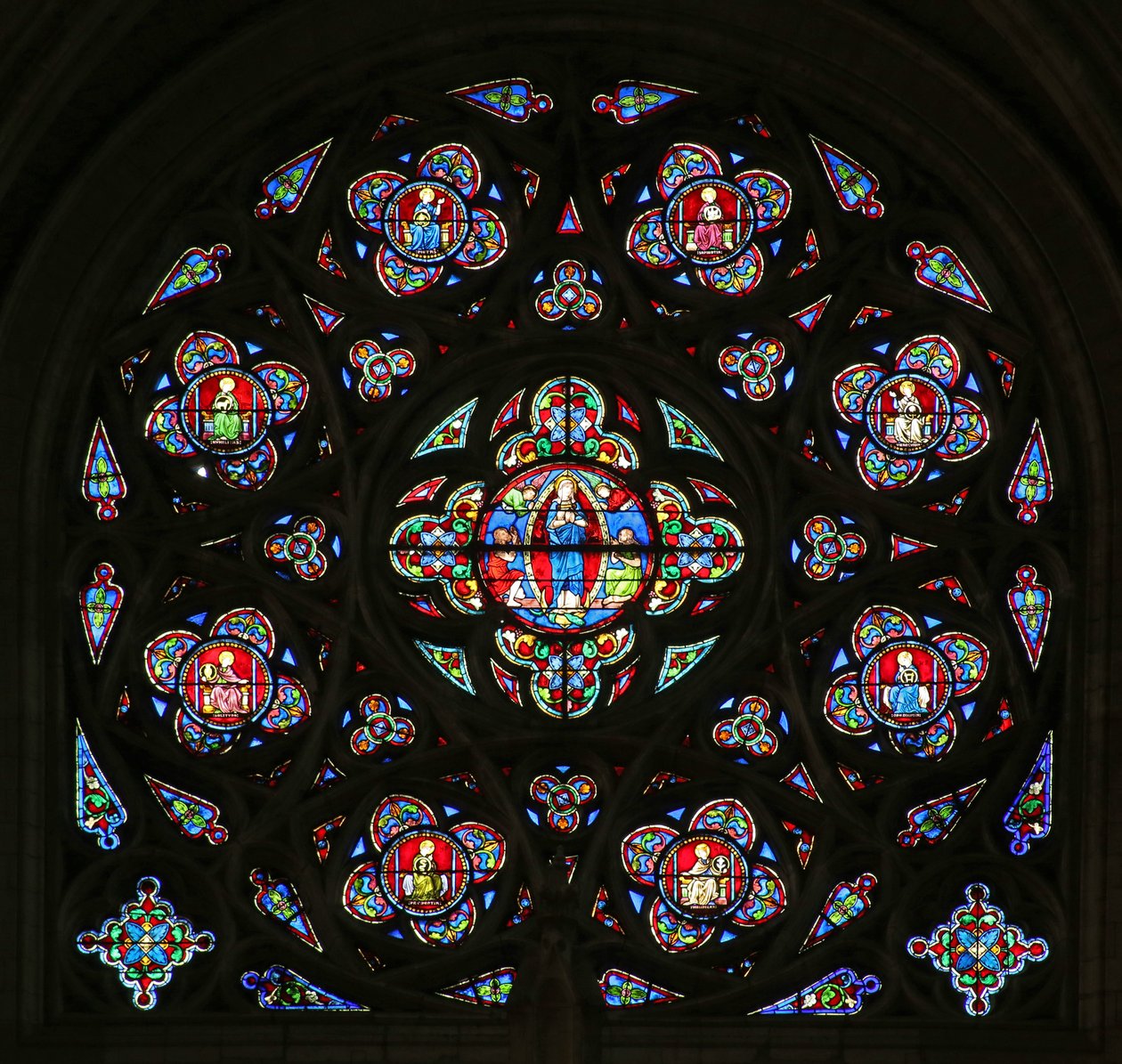 Sørrosevinduet med Jomfru Marias himmelfart. (glass moderne; murverk C15 og C20) av French School