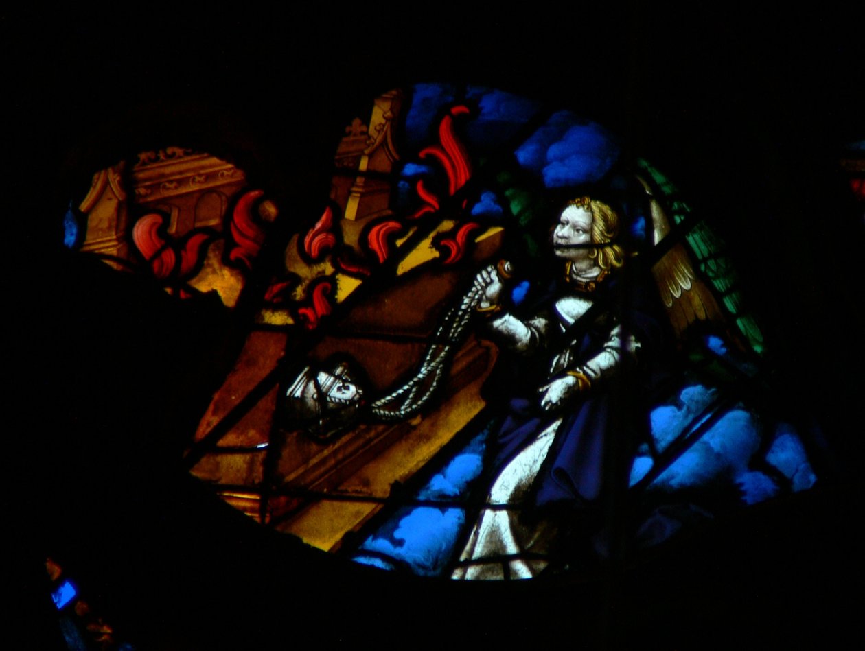 Vestrosevinduet som viser en scene fra Åpenbaringsboken: en engel som gir røkelse til alteret (som symboliserer de helliges bønner) (8:3). av French School