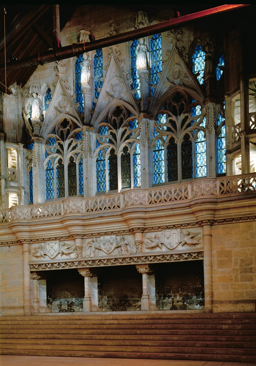 Three sculptured fireplaces in the Salle des Pas-Perdus (photo) av French School