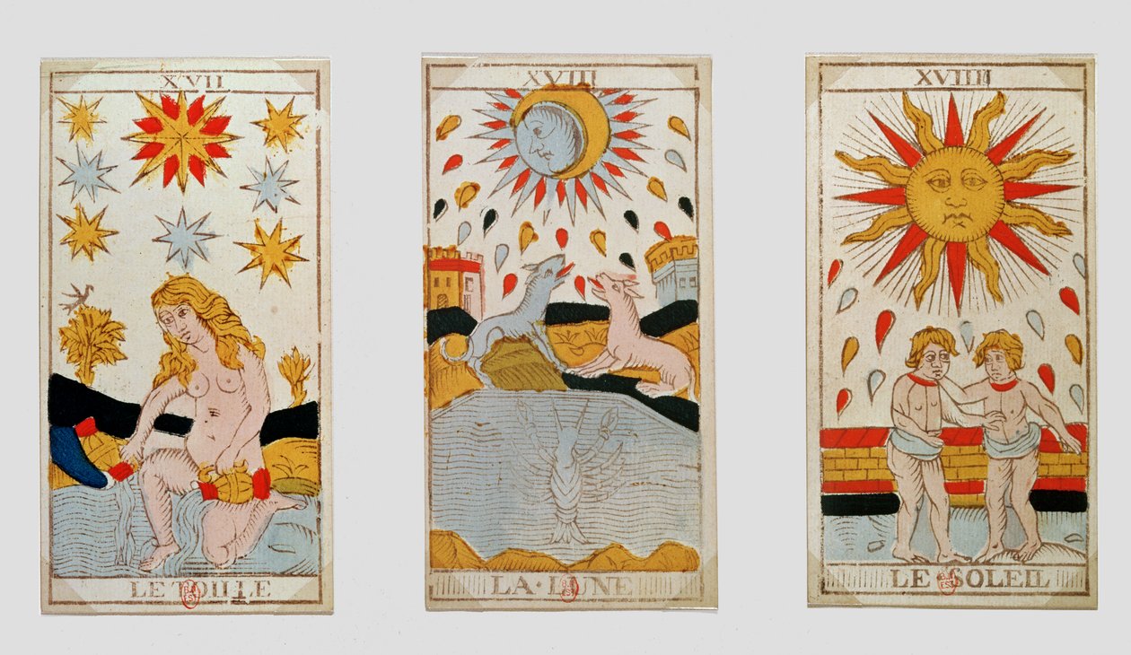 Tre tarotkort som viser Stjernen, Månen og Solen (farget tregravering) av French School