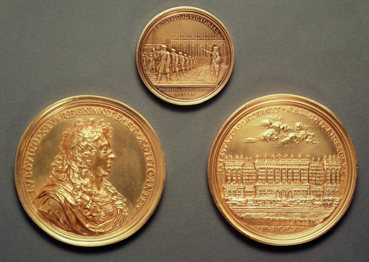 Øverst: Recto = Les Revues, 1680 av Thomas Bernard; Nederst: verso = Profil av Louis XIV, recto = La Colonnade of the Louvre, Bernini-prosjekt av Jean Warin III (1604-72) (gull) av French School