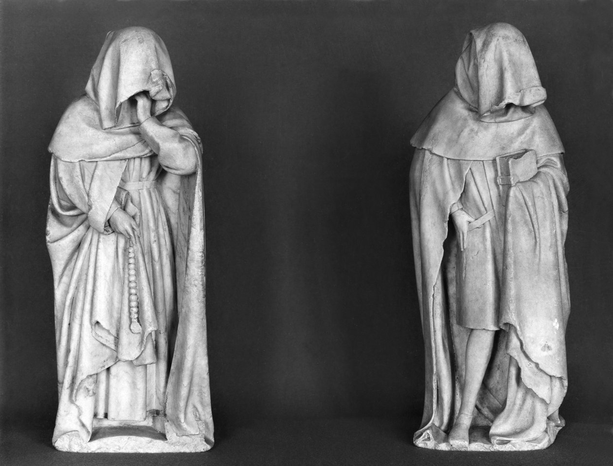 To sørgende, fra graven til hertug Jean de Berry (1340-1416) ca. 1450-53 (alabast) av French School