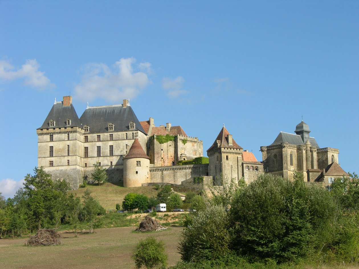 Utsikt over Biron Castle, 1400-1500-tallet (se også 245254) av French School