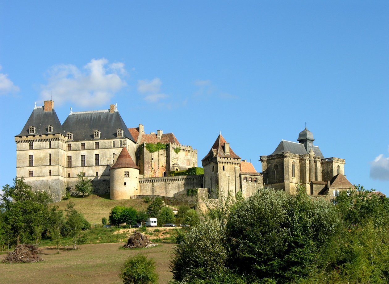 Utsikt over Biron Castle, 1400-1500-tallet (se også 245270) av French School