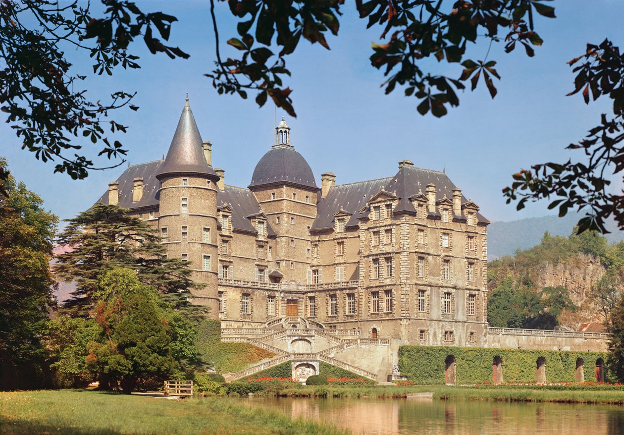 Utsikt over Chateau de Vizille, bygget for konstabelen i Lesdiguieres i 1611-19 av French School