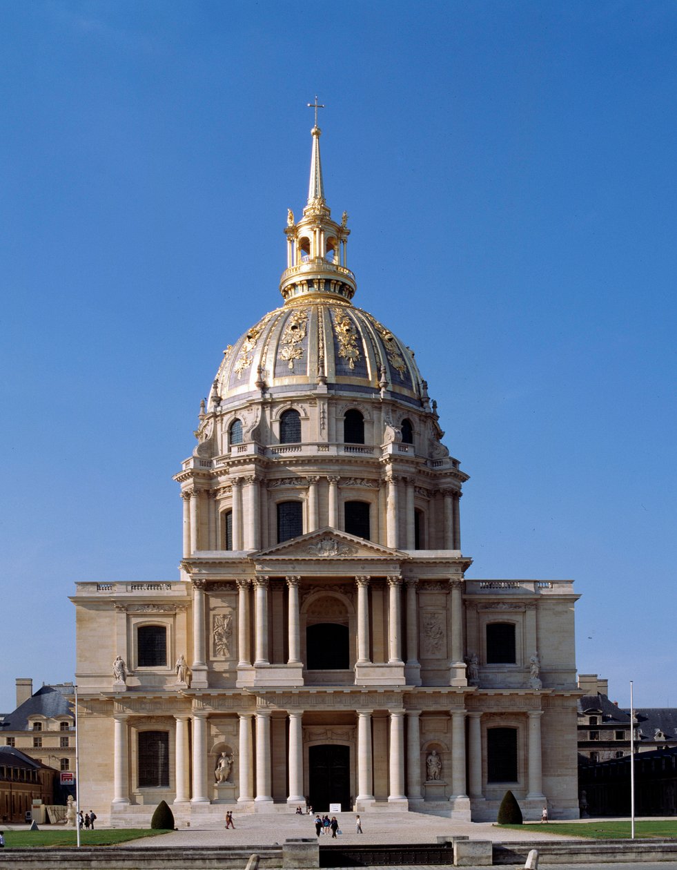 Utsikt over Hotel des Invalides, et parisisk monument, hvis konstruksjon ble bestilt av Ludvig XIV i 1670. Paris av French School