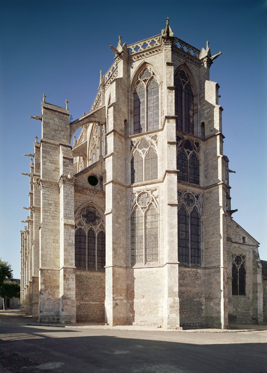 Utsikt over chevet av kirken, bygget 1260-1320 av French School