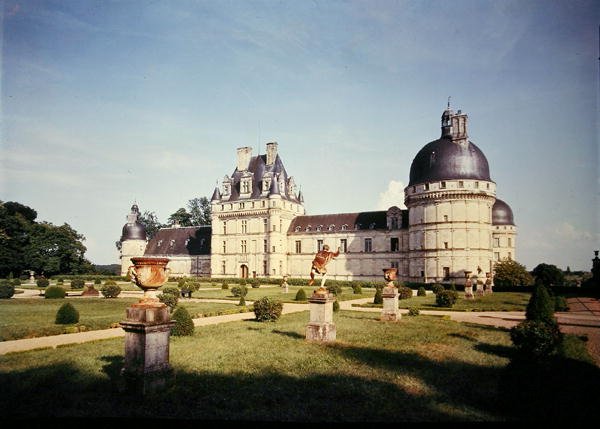 Utsikt over østfasaden, bygningen startet i 1540 av French School
