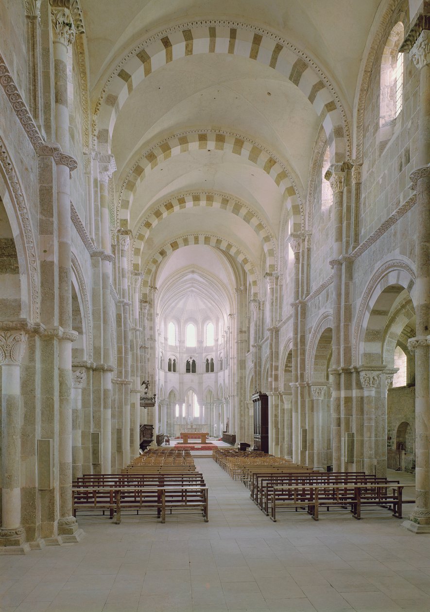 Utsikt over det indre av skipet, ca. 1120-50 av French School