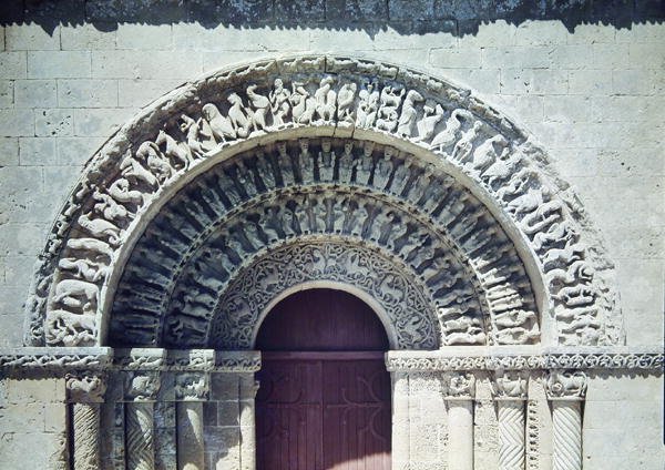 Utsikt over portalen til det sørlige tverrskipet, 1150-75 av French School