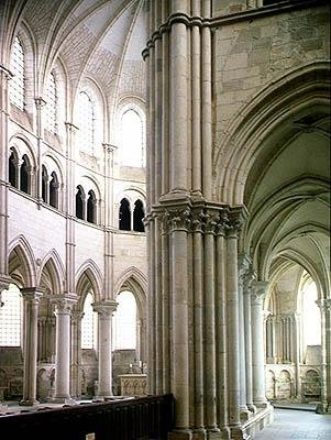 Utsikt over tverrskipet og en del av ambulatoriet, 1120-50 av French School