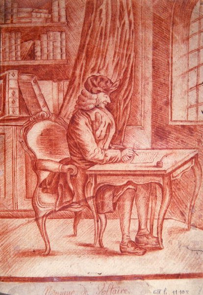Voltaire (1694-1778) skriver i studiet sitt, ca. 1765-75 (rødt kritt på papir) av French School