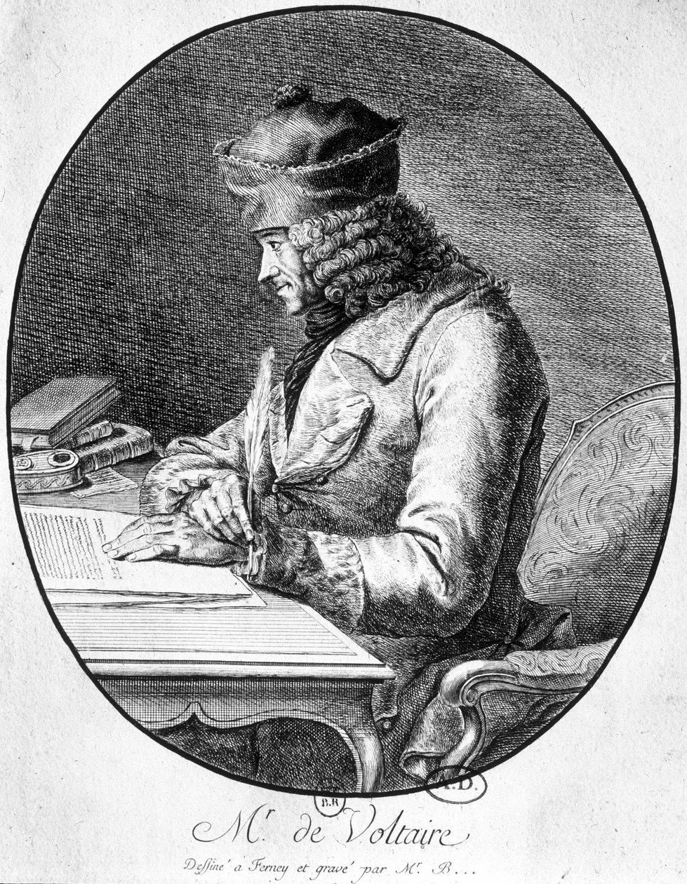 Voltaire ved arbeidsbordet sitt av French School
