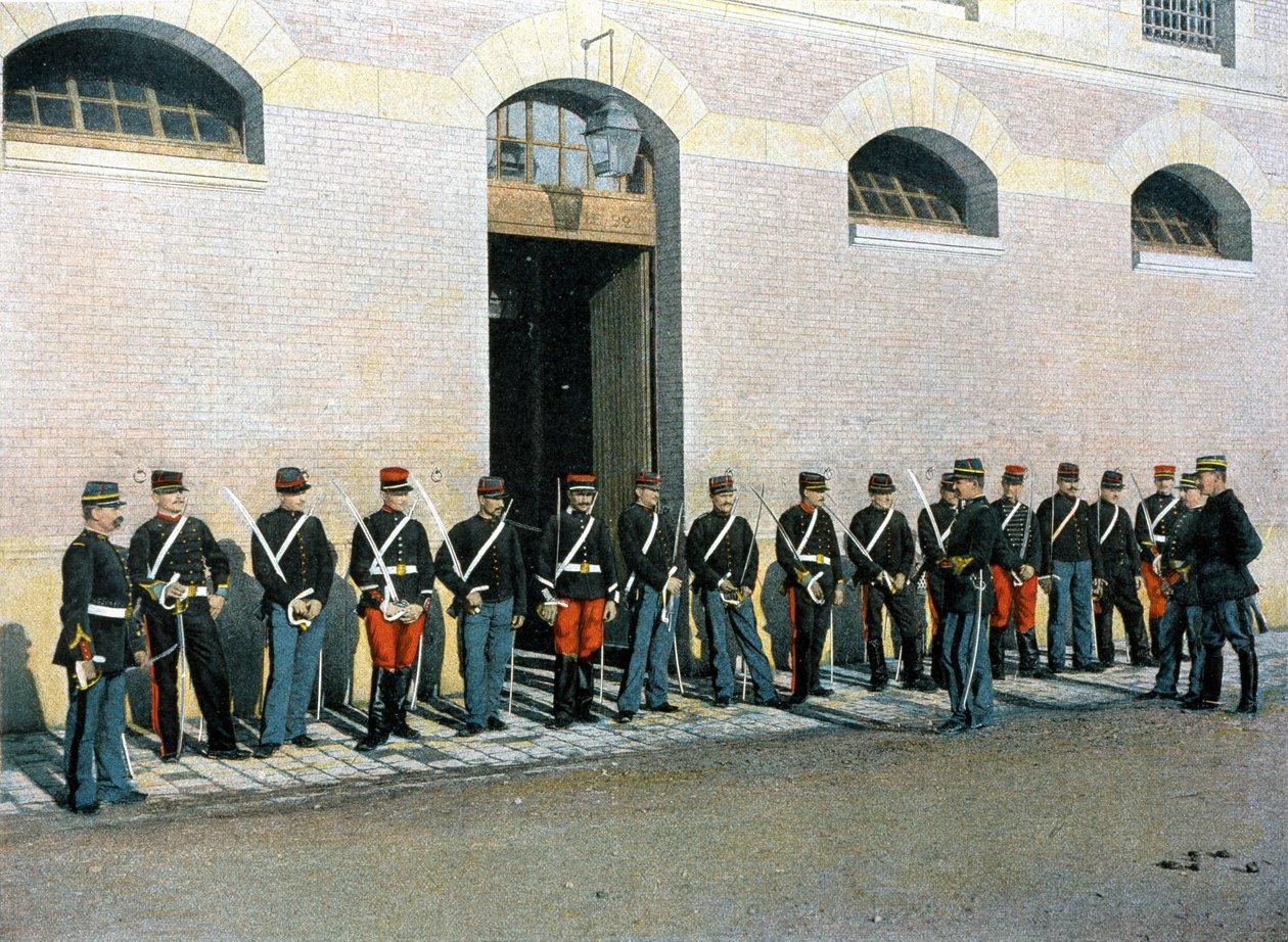 Walking classes: the newly admitted Republican guards are non-commissioned officers; they resume their classes on foot under the direction of a lieutenant - in “Album militaire” - Legion de la Garde av French School