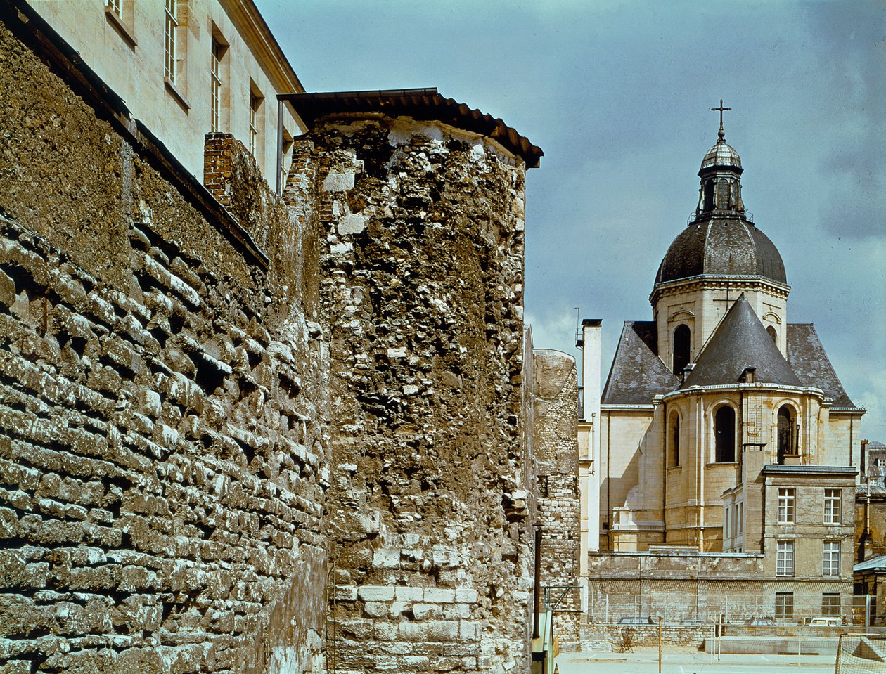 Wall of Philippe Auguste (1165-1223) rue des Jardins Saint-Paul av French School