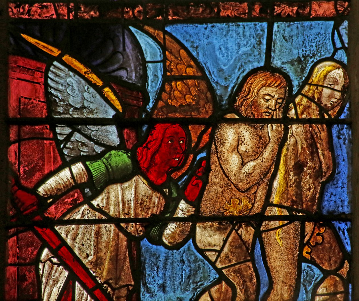 Vindu som viser Adam og Eva som blir utvist fra Eden (farget glass) av French School