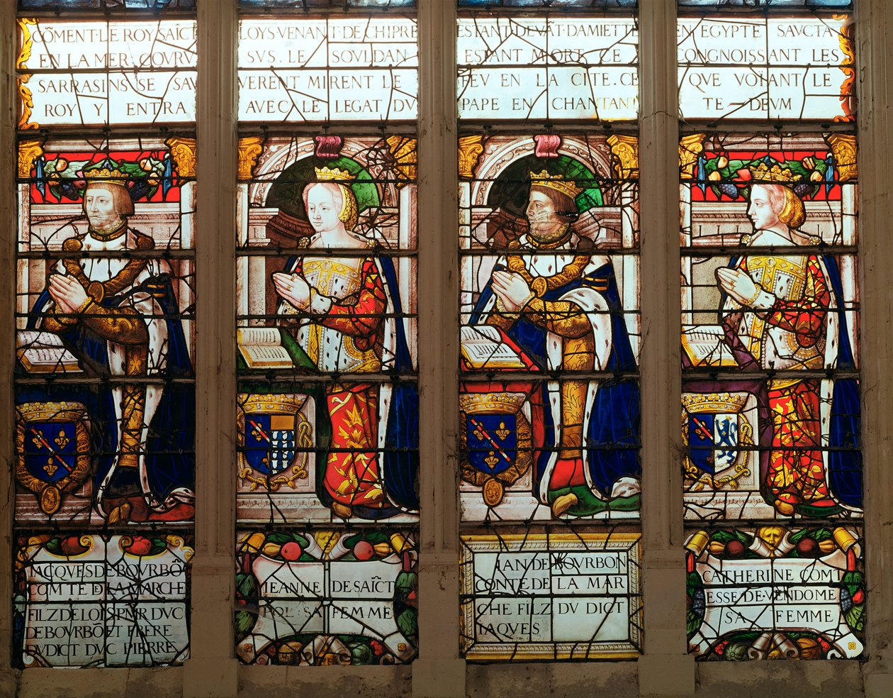 Vindu som viser Jacques de Bourbon (1315-61) Comte de la Marche, Jeanne de Chatillon-Saint-Pol (d.1371) Jean I de Bourbon (1361-94) og Catherine, Comtesse de Vendome av French School