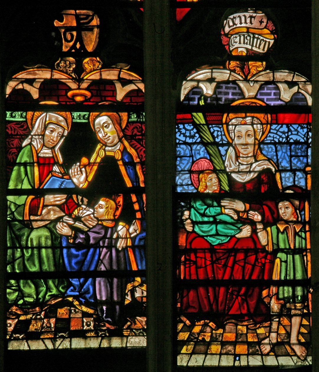 Vindu w132 som viser Mary Salome? St Anne, Maria og Kristus av French School