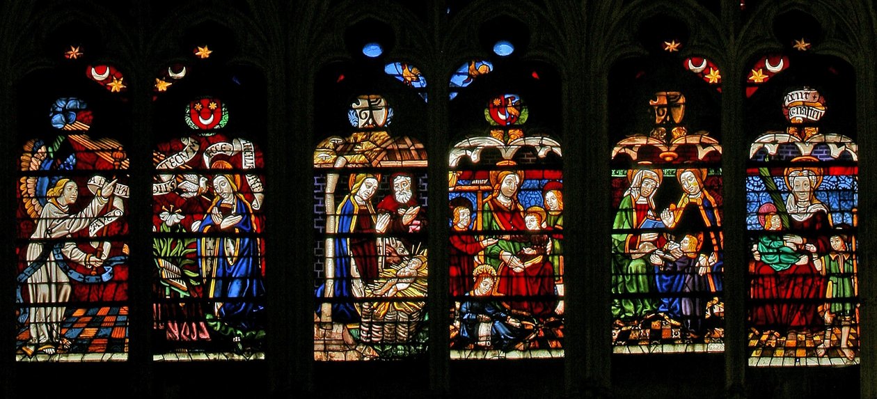 Vindu w132 som viser bebudelsen, fødsel: Mary Cleophas med St James Less: Mary Salome med St John: St Anne med Jomfruen som en treenighet av French School
