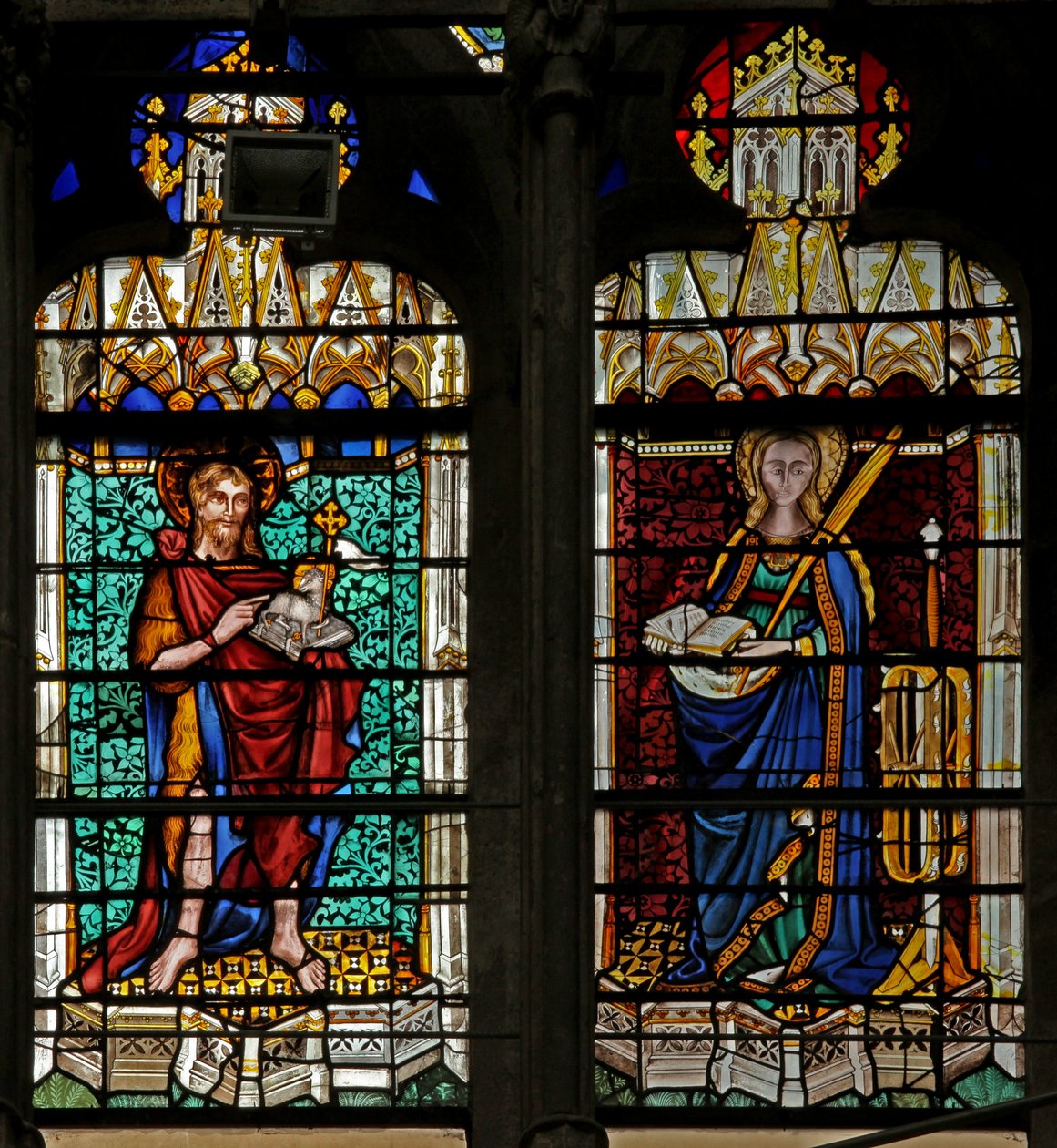 Vindu w134 som viser St John Baptist og St Catherine av French School