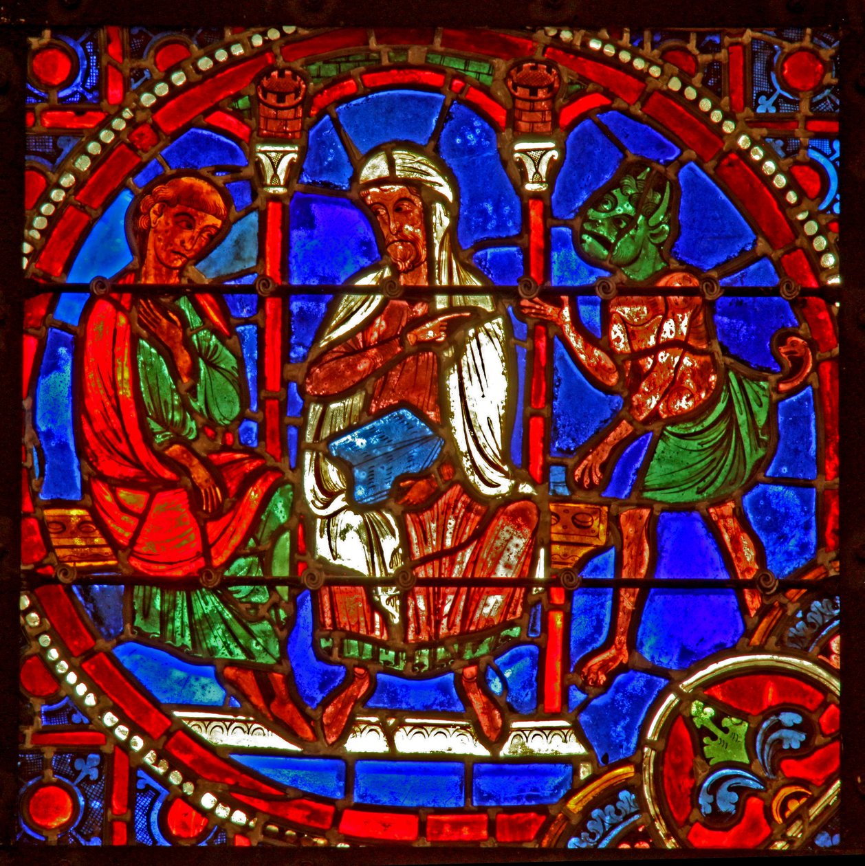 Vindu w1 som viser en scene fra Theophilus-historien: han blir introdusert for Satan av en magiker av French School