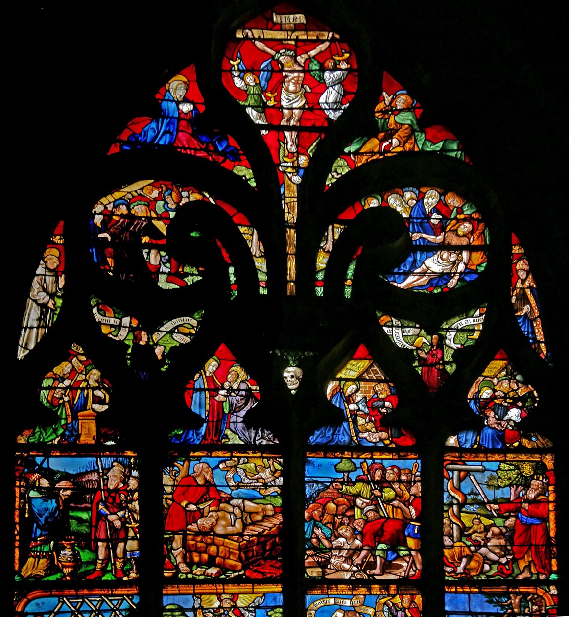 Vindu w1 som viser korsfestelsen med Maria og Johannes, Via Crucis, avsetningen av French School