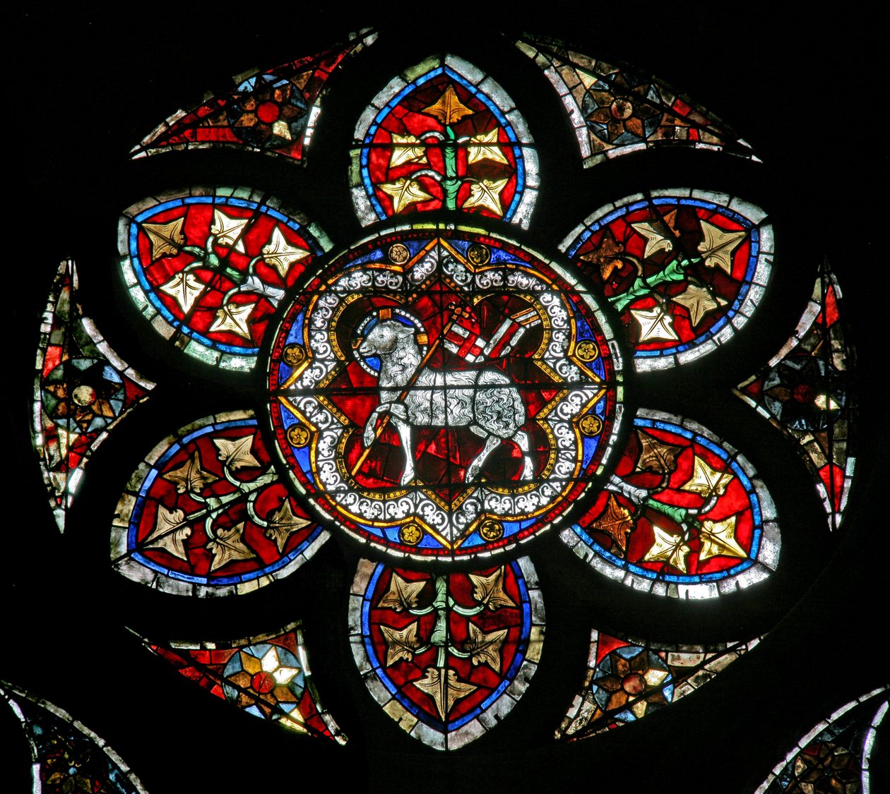 Vindu w202 som viser Agnus Dei av French School