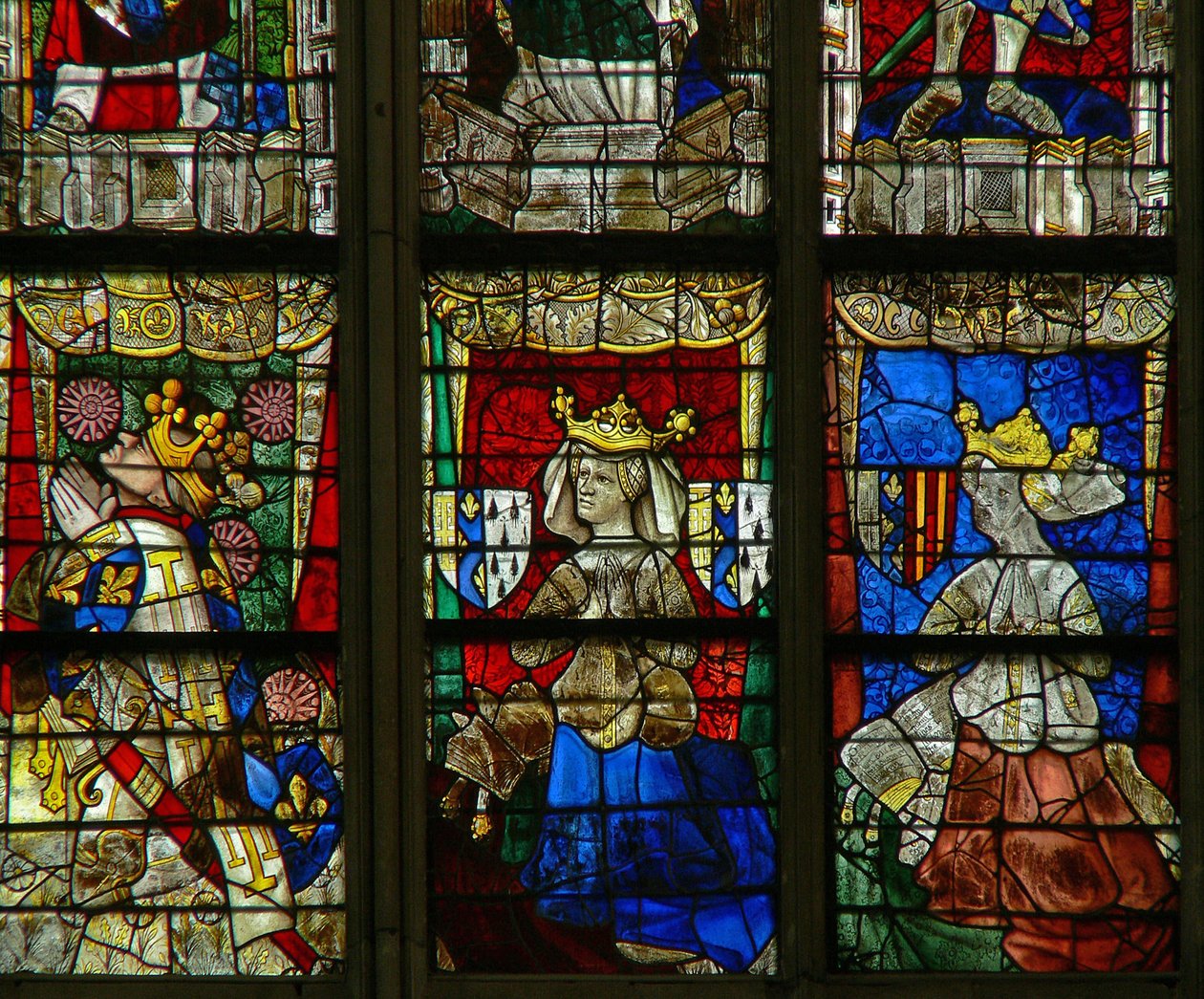 Vindu w217 som viser Louis II danjou, Marie de Bretagne (mor til Louis II), Yoland dAragon (kone til Louis II) av French School